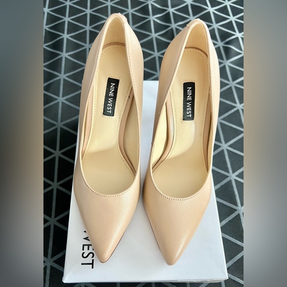 Nine West women nude pumps size 5 heels pointed toe - Picture 2 of 6